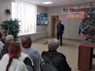 Олег Шаронов подарил Центру социального обслуживания населения по Ленинскому району новогоднюю елку и торты 